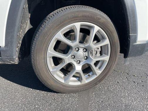 Bright White Clearcoat 2024 Jeep Compass Latitude Lux