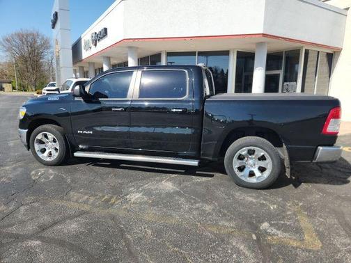 Diamond Black Crystal Pearlcoat 2019 RAM 1500 Big Horn