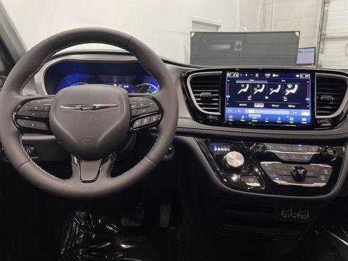 2024 Chrysler Pacifica Hybrid S Appearance Pkg