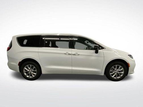 2025 Chrysler Pacifica L