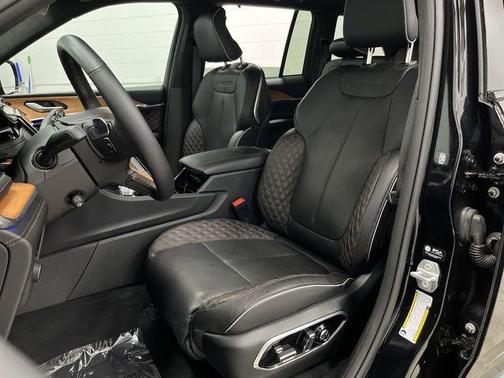 2023 Jeep Grand Cherokee Summit
