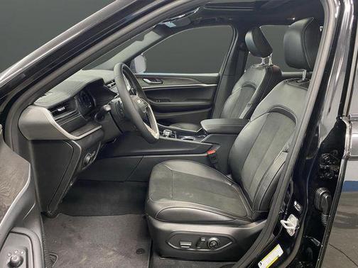 2026 Jeep Grand Cherokee Altitude