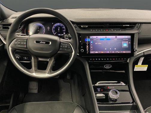 2026 Jeep Grand Cherokee Altitude