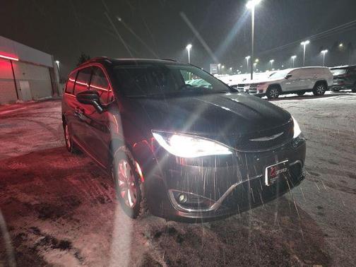 2018 Chrysler Pacifica Touring-L