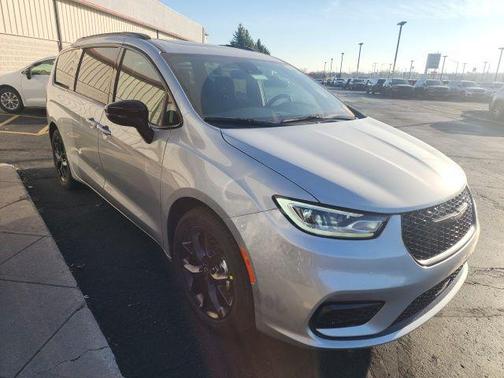 2026 Chrysler Pacifica L