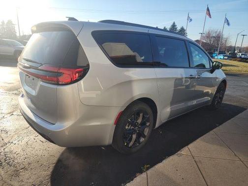 2026 Chrysler Pacifica L