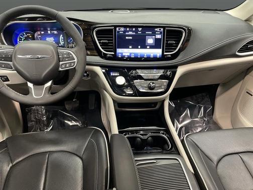 2022 Chrysler Pacifica Hybrid Limited