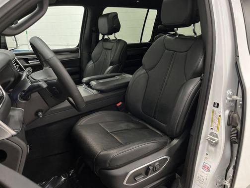 2024 Jeep Wagoneer Series II Carbide