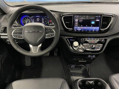 2025 Chrysler Pacifica L
