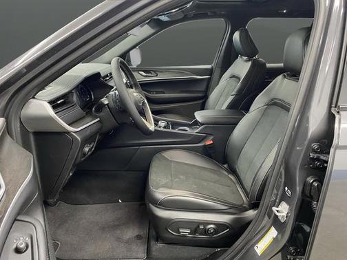 Baltic Gray Metallic Clearcoat 2026 Jeep Grand Cherokee Altitude