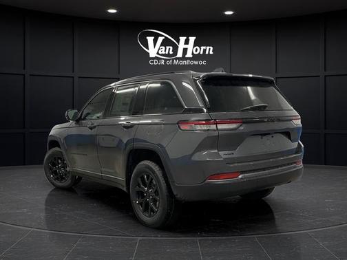 Baltic Gray Metallic Clearcoat 2026 Jeep Grand Cherokee Altitude