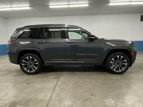 2022 Jeep Grand Cherokee Overland