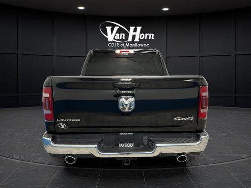 Diamond Black Crystal Pearlcoat 2023 RAM 1500 Limited