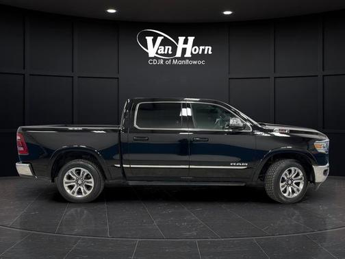 Diamond Black Crystal Pearlcoat 2023 RAM 1500 Limited