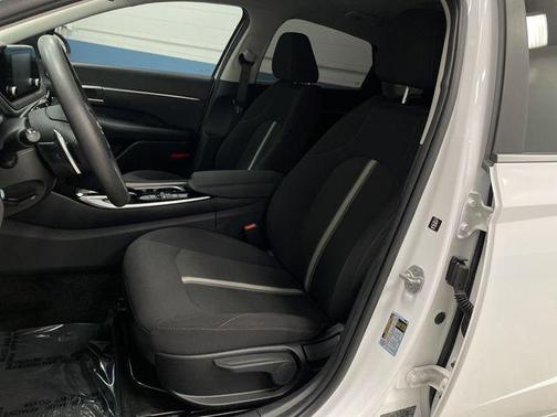 2023 Hyundai SONATA Hybrid Base