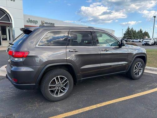 Granite Crystal Metallic Clearcoat 2020 Jeep Grand Cherokee Laredo