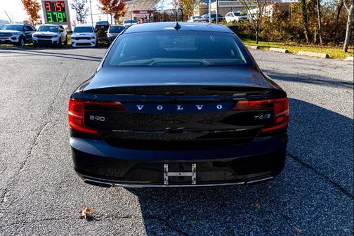 2018 Volvo S90 T6 Momentum