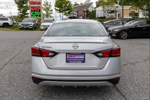 Brilliant Silver Metallic 2023 Nissan Altima S FWD