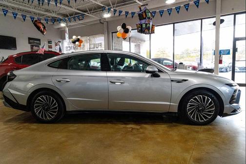 2024 Hyundai SONATA Hybrid SE