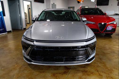 2024 Hyundai SONATA Hybrid SE