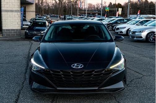 2022 Hyundai ELANTRA SE