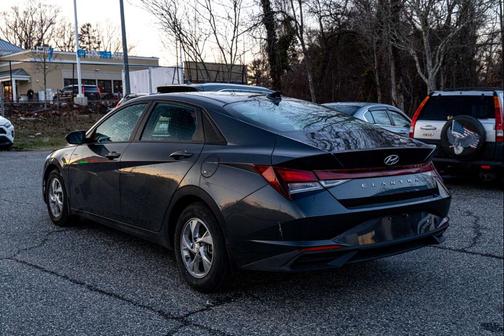 2022 Hyundai ELANTRA SE