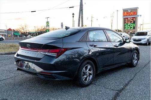 2022 Hyundai ELANTRA SE