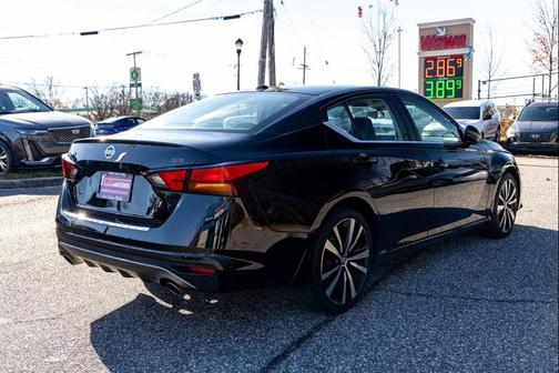 2021 Nissan Altima SR FWD