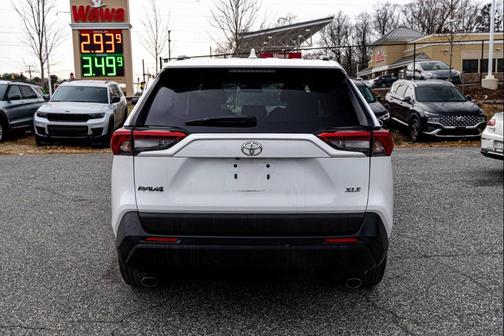 2020 Toyota RAV4 XLE