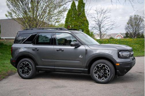 Carbonized Gray Metallic 2026 Ford Bronco Sport Outer Banks