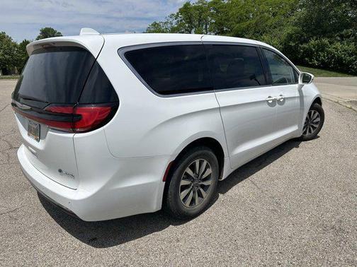 2022 Chrysler Pacifica Hybrid Touring L