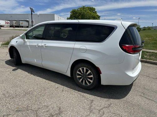 2022 Chrysler Pacifica Hybrid Touring L