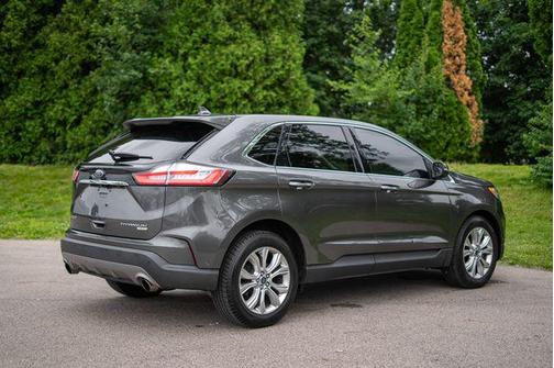 Magnetic Metallic 2019 Ford Edge Titanium