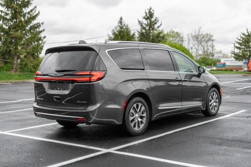 2022 Chrysler Pacifica L