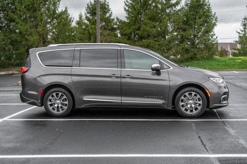 2022 Chrysler Pacifica L