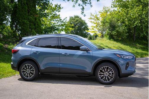 Vapor Blue Metallic 2026 Ford Escape PHEV SE