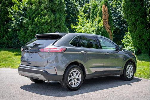 Gray Metallic 2024 Ford Edge SEL