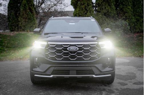 Agate Black Metallic 2026 Ford Explorer Platinum