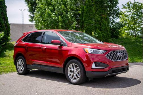 Rapid Red Metallic Tinted Clearcoat 2024 Ford Edge SEL