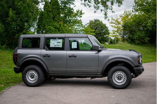 Carbonized Gray Metallic 2026 Ford Bronco Base