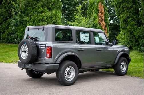 Carbonized Gray Metallic 2026 Ford Bronco Base