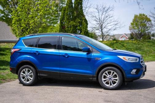 Lightning Blue Metallic 2017 Ford Escape SE