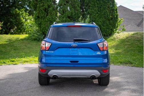 Lightning Blue Metallic 2017 Ford Escape SE