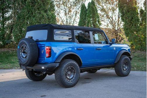 Velocity Blue Metallic 2025 Ford Bronco Big Bend