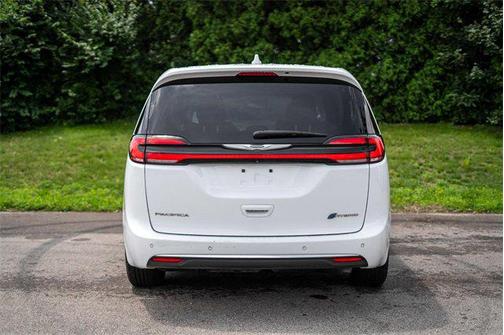 2022 Chrysler Pacifica Hybrid Touring L