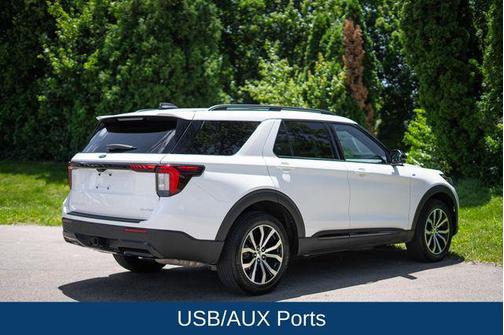 Star White Metallic Tri-Coat 2025 Ford Explorer ST-Line