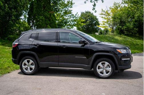 Diamond Black Crystal Pearlcoat 2018 Jeep Compass Latitude