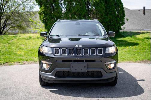 Diamond Black Crystal Pearlcoat 2018 Jeep Compass Latitude