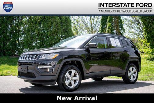 Diamond Black Crystal Pearlcoat 2018 Jeep Compass Latitude