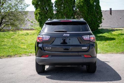 Diamond Black Crystal Pearlcoat 2018 Jeep Compass Latitude